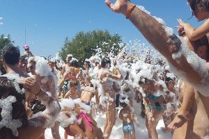 Fiestas de la espuma en Huelva