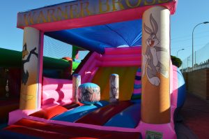 hinchable de bus bunny huelva